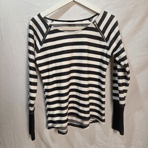 Striped Point Zero Size M L9ng Sleeve Light Sweater With Zipper Detail Long Cuff